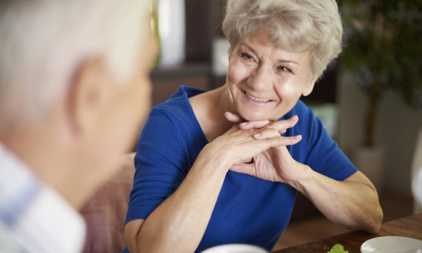 Пожилым надо обязательно есть эти доступные продукты: помогают с гипертонией и снабжают витамином D